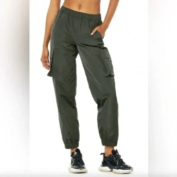 Alo yoga it girl cargo jogger pants size xs - Picture 3 of 3